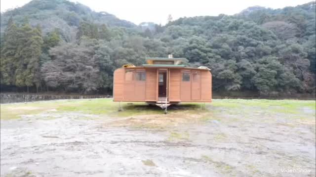 Tiny House Japan – 木製キャンピングトレーラー